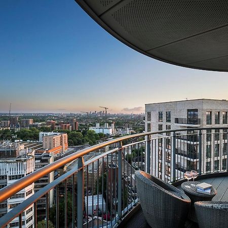 Amazing London City Skyline View & Transport Links Barking  Buitenkant foto
