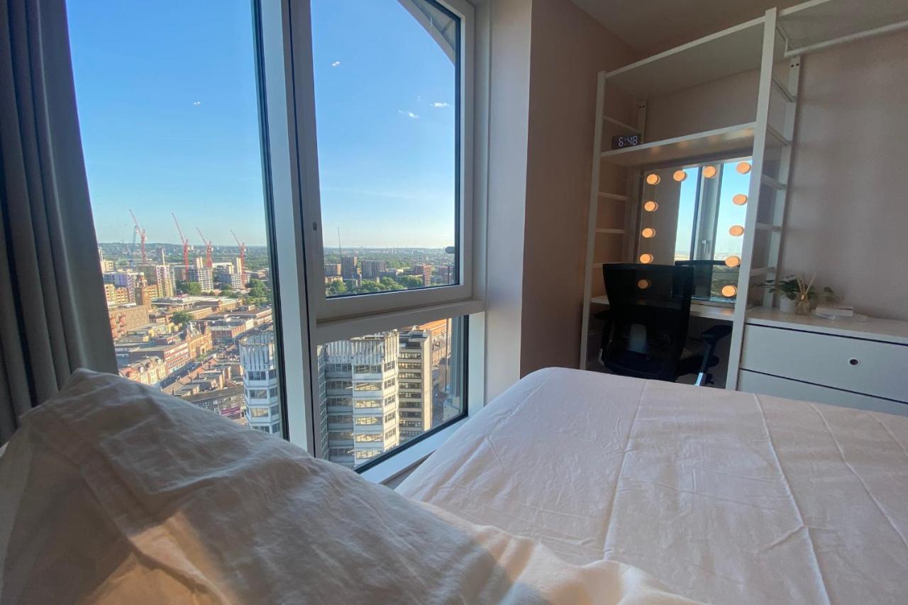 Amazing London City Skyline View & Transport Links Barking  Buitenkant foto