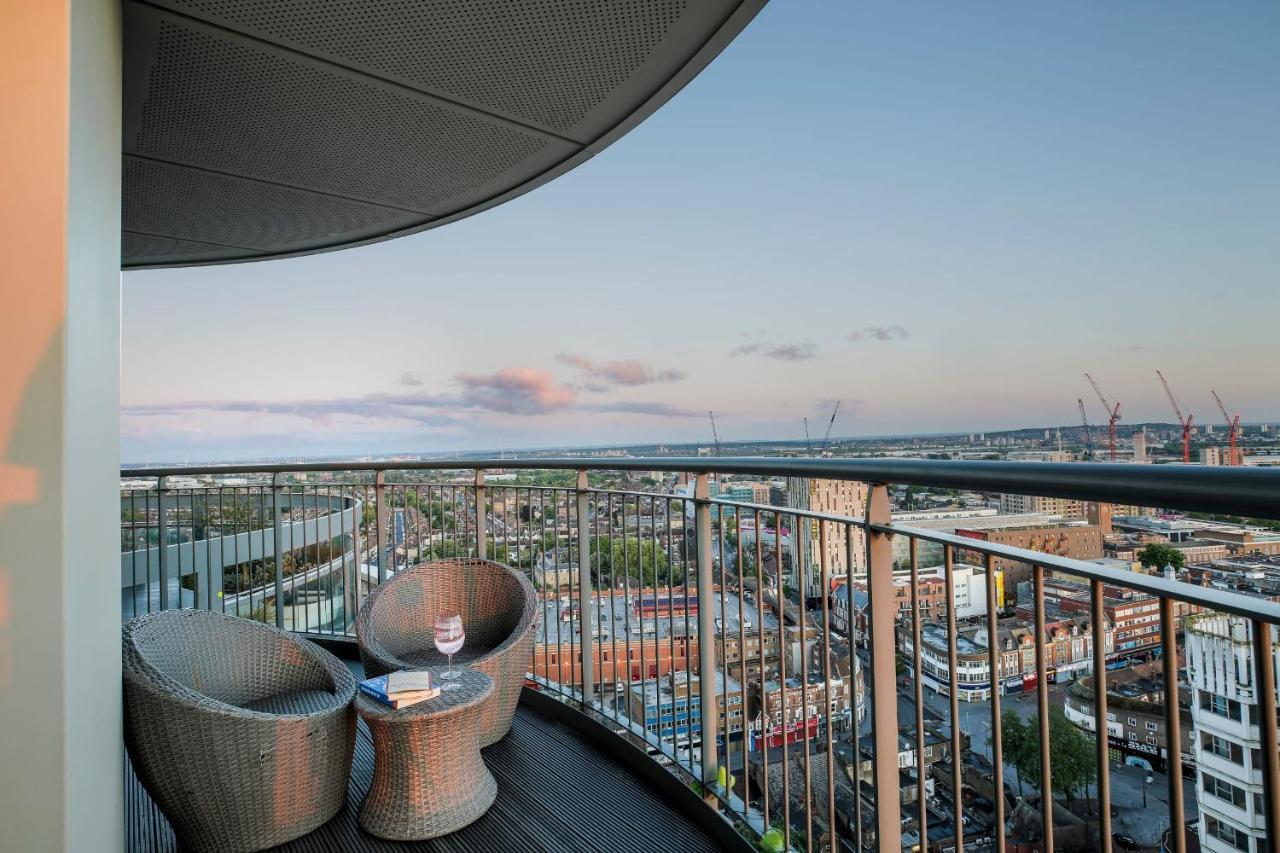 Amazing London City Skyline View & Transport Links Barking  Buitenkant foto